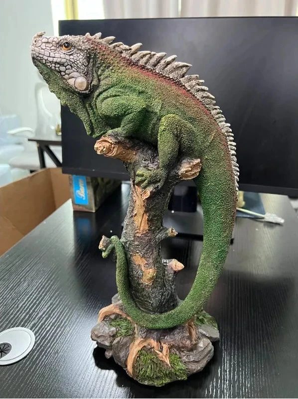 Realistic Iguana Sculpture - Floral Fawna