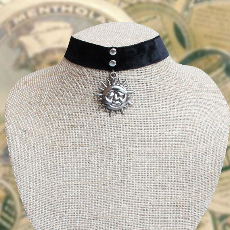 Black Velvet Retro Sun Choker - Floral Fawna