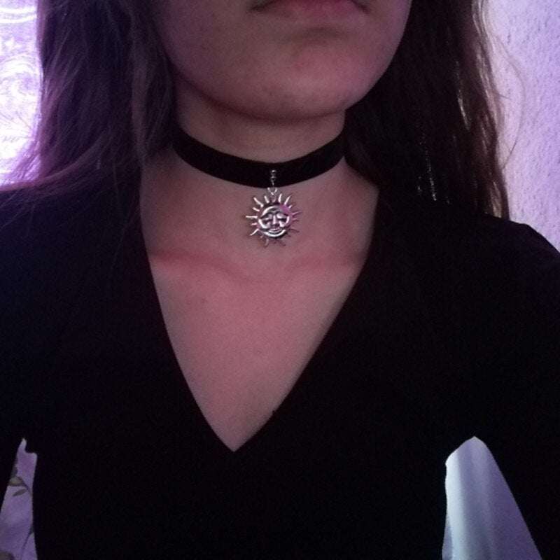 Black Velvet Retro Sun Choker - Floral Fawna