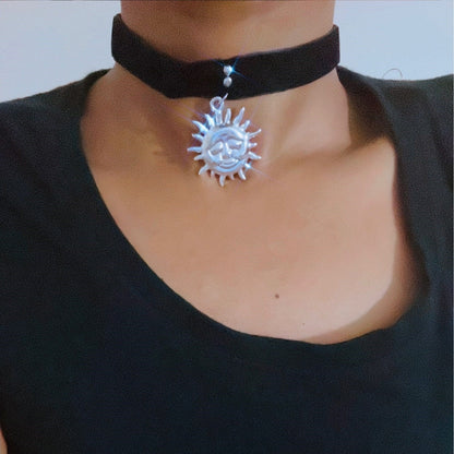 Black Velvet Retro Sun Choker - Floral Fawna