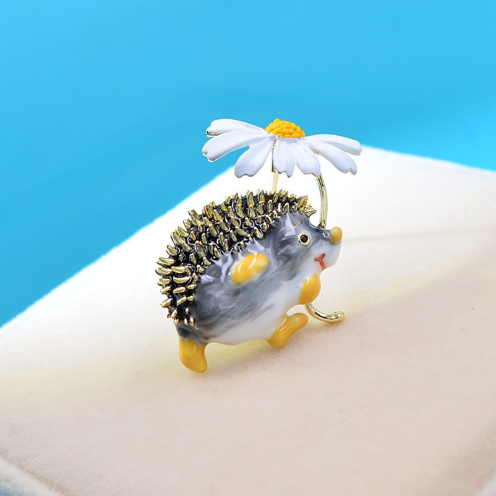 Hedgehog &amp; Daisy Brooch - Floral Fawna