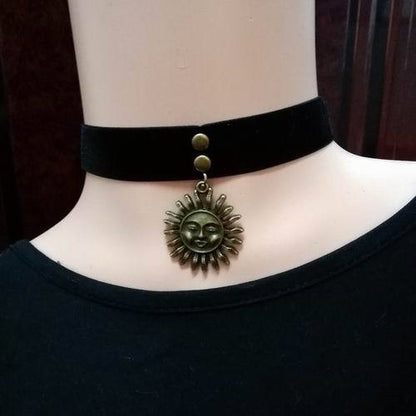 Black Velvet Retro Sun Choker - Floral Fawna