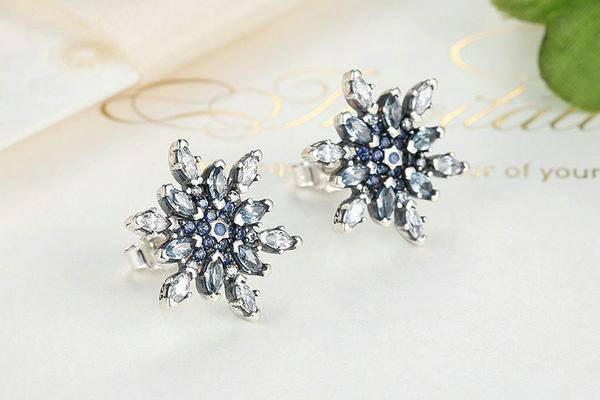 Crystal Snowflake Stud Earrings - Floral Fawna