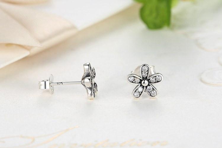 Daisy Stud Silver Earrings - Floral Fawna