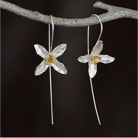 Elegant Flower Silver Earrings - Floral Fawna