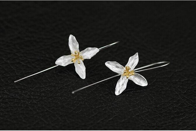 Elegant Flower Silver Earrings - Floral Fawna