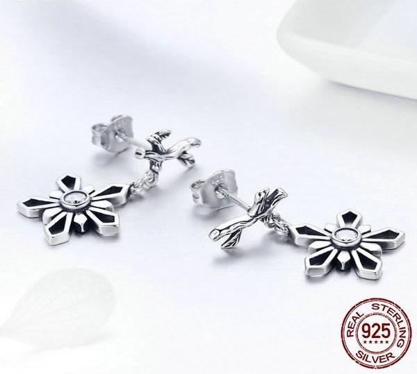 Hanging Snowflake Silver Earrings - Floral Fawna