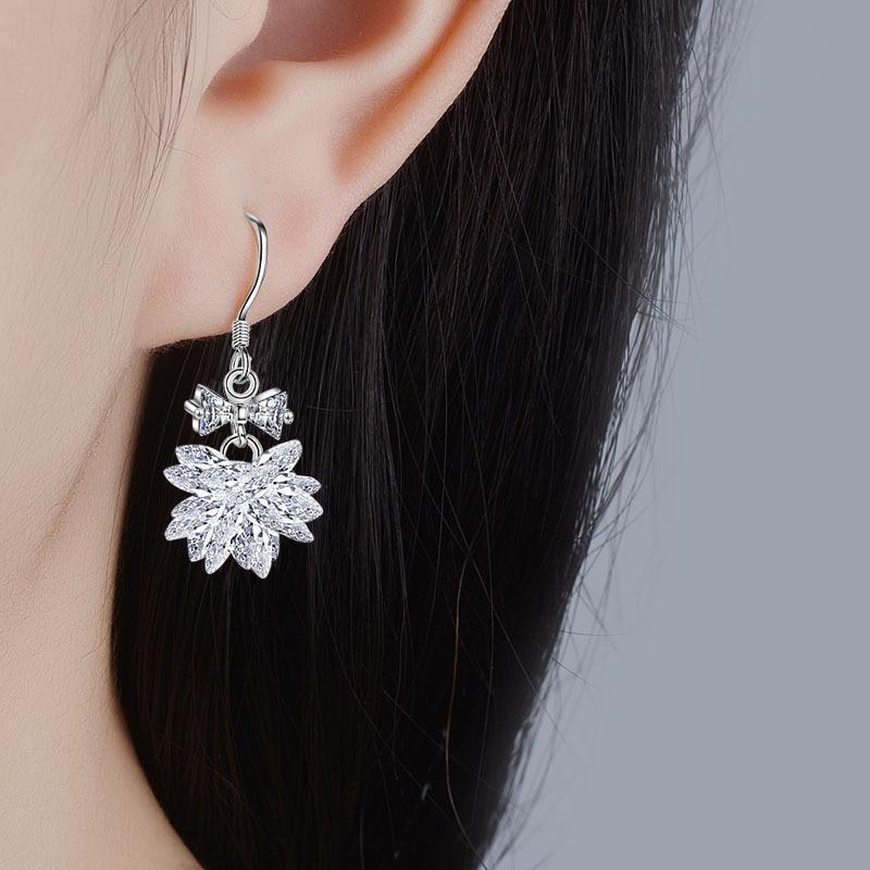 The Falling Snowflake Earrings - Floral Fawna