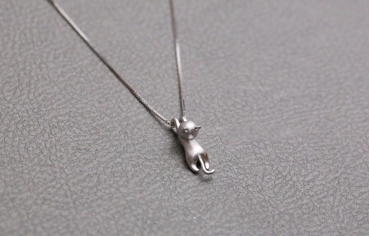 Hanging Cat Silver Necklace - Floral Fawna