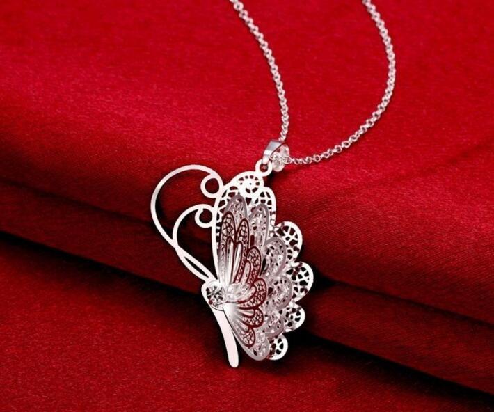 The Lovely Butterfly Necklace - Floral Fawna