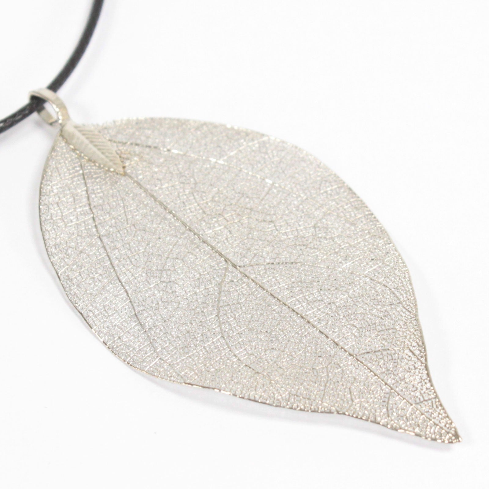 Bravery Leaf Necklace - Floral Fawna