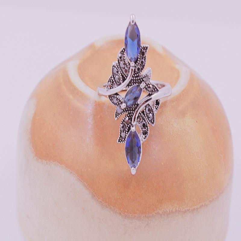 Blue Rhinestone Leaves Ring - Floral Fawna