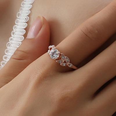 Elegant Crystal Flower Ring - Floral Fawna