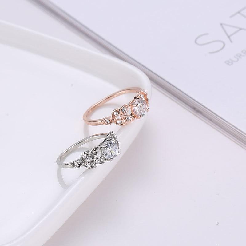 Elegant Crystal Flower Ring - Floral Fawna