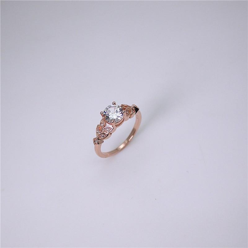 Elegant Crystal Flower Ring - Floral Fawna