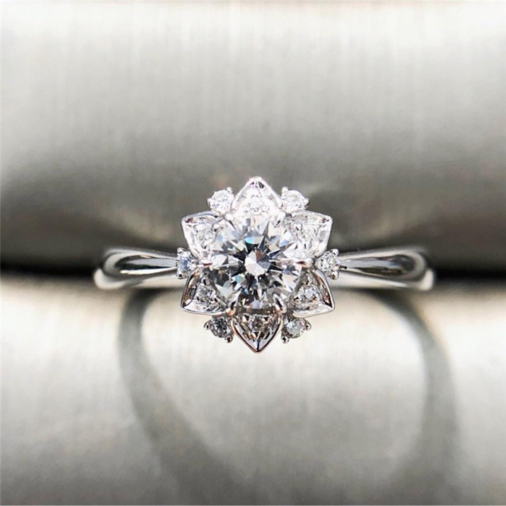 Elegant Rhinestone Flower Ring - Floral Fawna