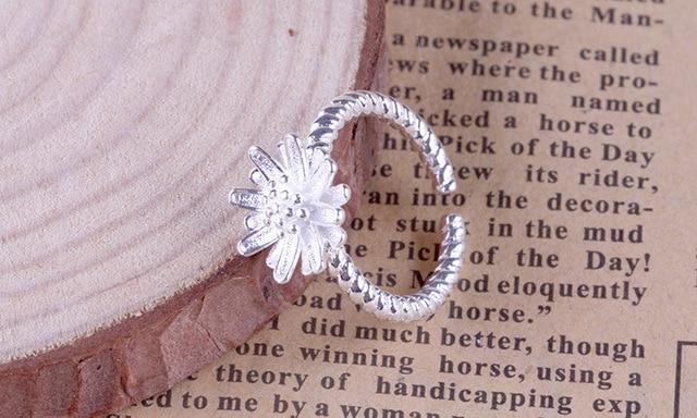 Lovely Daisy Flower Ring - Floral Fawna