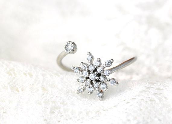 The Sparkling Snowflake Ring - Floral Fawna